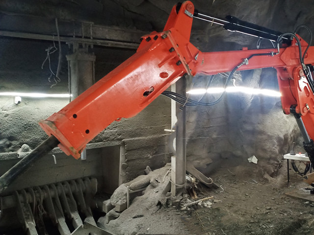 YZH Pedestal Boom System Solved The Problem Of Chute Blockage In Mine