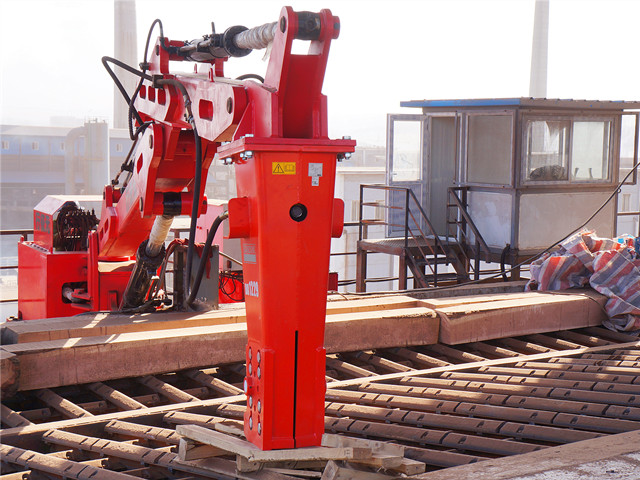 Stationary Boom Breakers