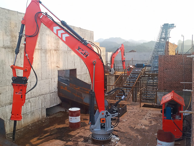 Hangzhou Mine Installed Two Fixed Rockbreaker Boom Systems For Jaw Crusher