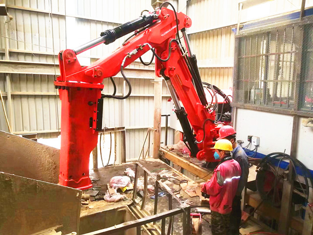 Pedestal Rock Breaker